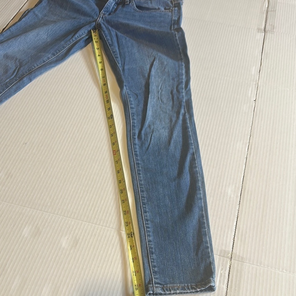 Levi’s Strauss and Co 711 skinny blue Jeans with pockets front and back zipper - Picture 2 of 7